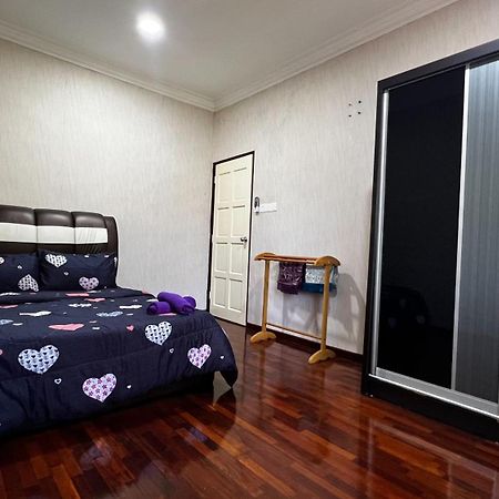 Yb Guest House 4 Bilik 5 Katil Chukai Eksteriør bilde