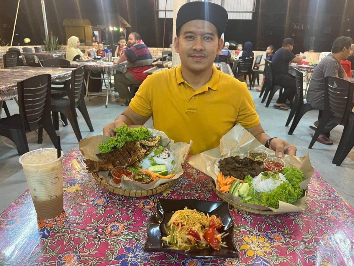 Yb Guest House 4 Bilik 5 Katil Chukai Eksteriør bilde