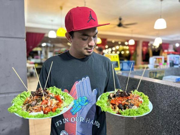 Yb Guest House 4 Bilik 5 Katil Chukai Eksteriør bilde