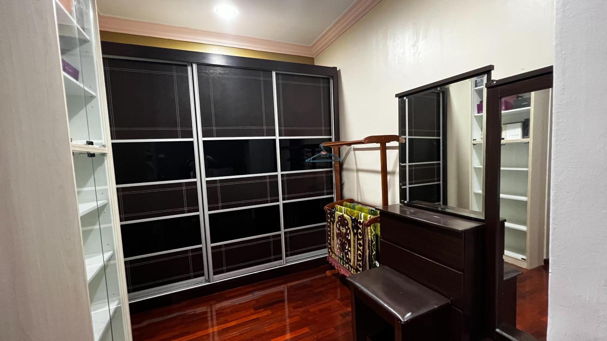 Yb Guest House 4 Bilik 5 Katil Chukai Eksteriør bilde