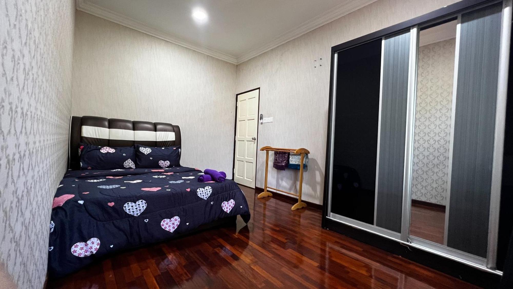 Yb Guest House 4 Bilik 5 Katil Chukai Eksteriør bilde