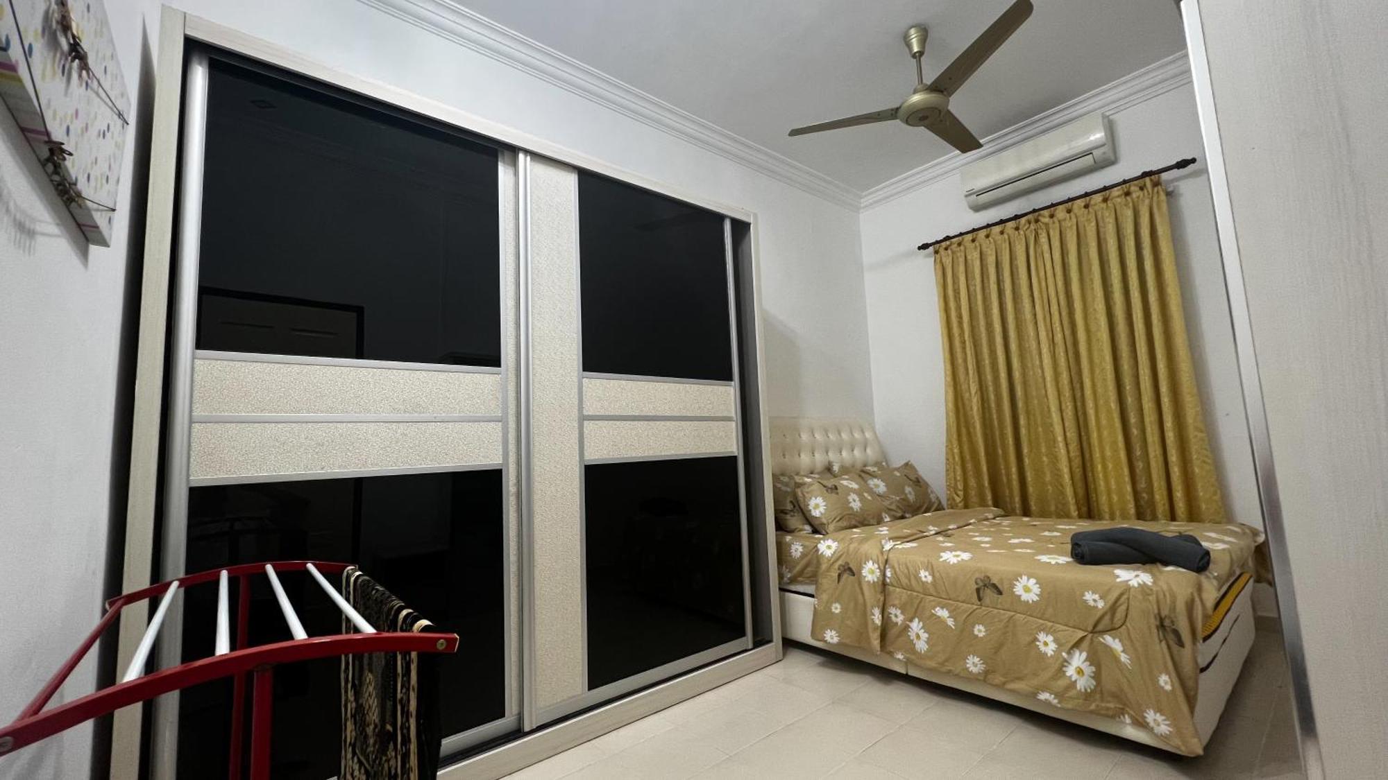 Yb Guest House 4 Bilik 5 Katil Chukai Eksteriør bilde