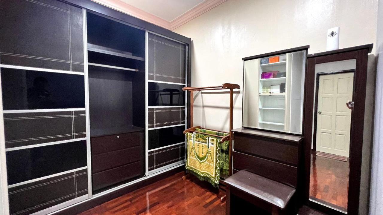 Yb Guest House 4 Bilik 5 Katil Chukai Eksteriør bilde