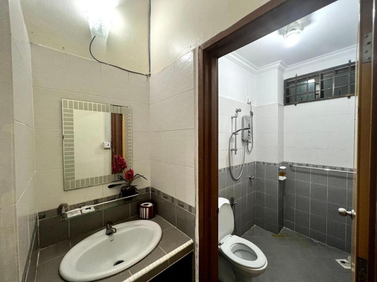 Yb Guest House 4 Bilik 5 Katil Chukai Eksteriør bilde