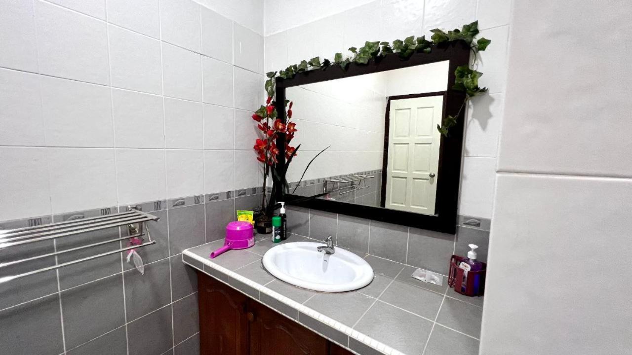 Yb Guest House 4 Bilik 5 Katil Chukai Eksteriør bilde