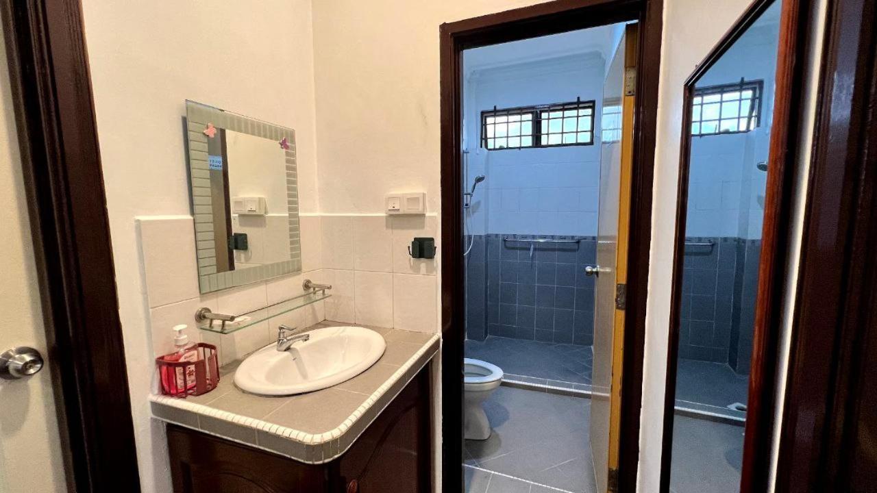 Yb Guest House 4 Bilik 5 Katil Chukai Eksteriør bilde
